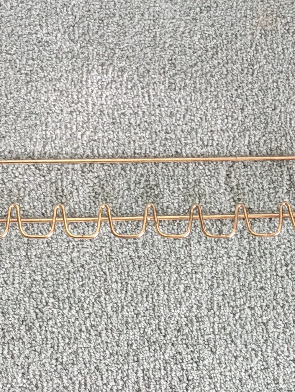Vintage Sneaky Pete Slide-A-Way Tie & Belt Holder Gold Tone Wire Pre-owned WEAR
